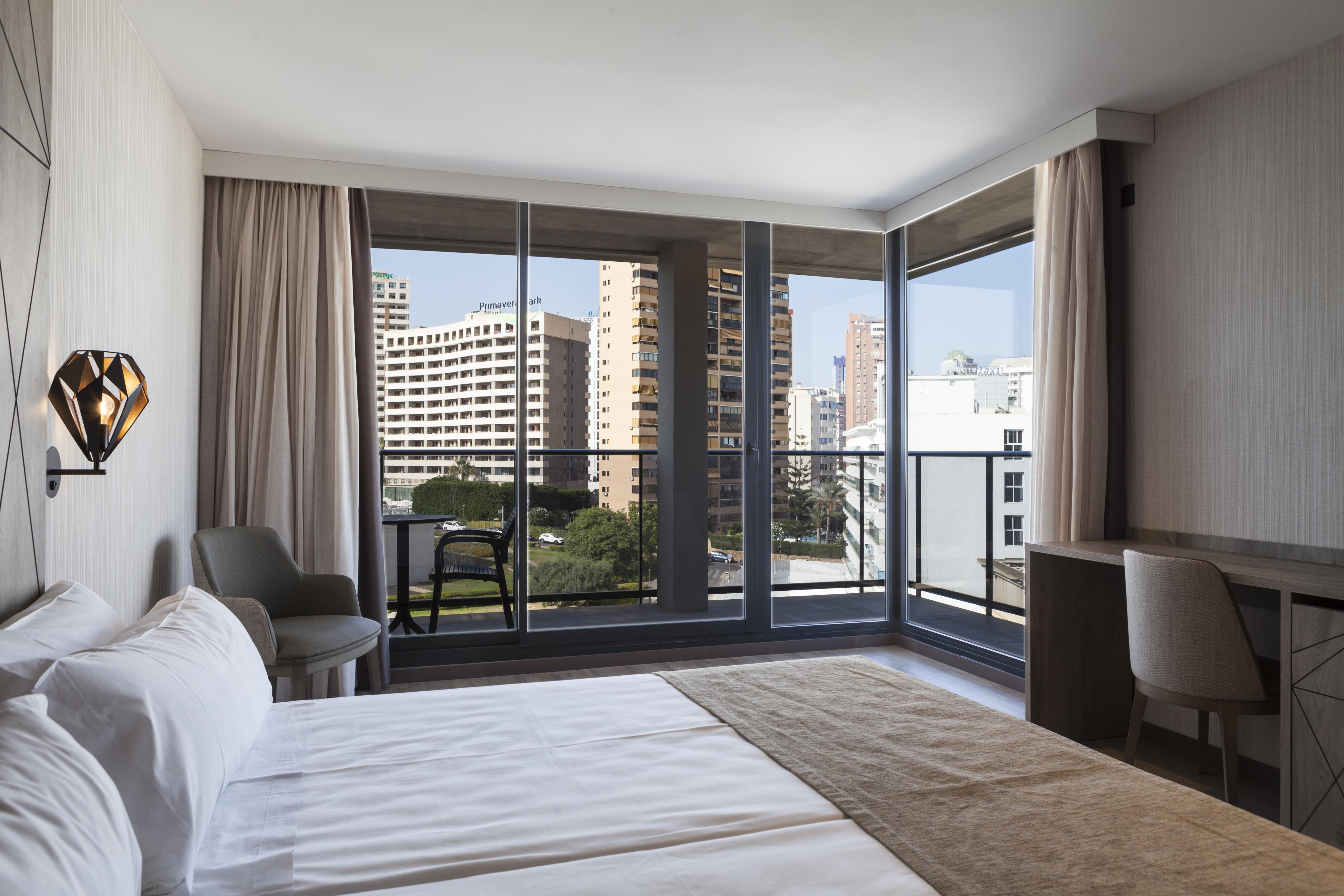 Hotel Bristol 4 Sup Benidorm Bagian luar foto