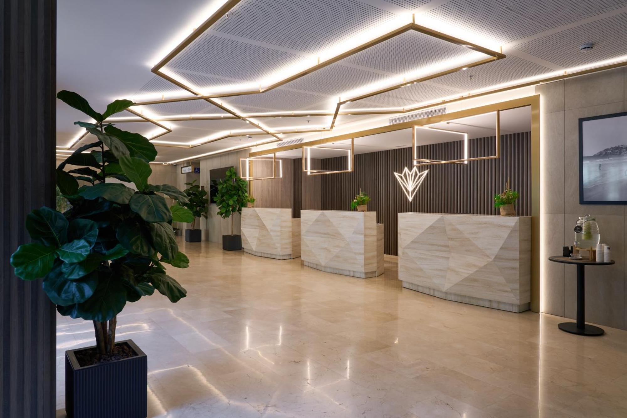 Hotel Bristol 4 Sup Benidorm Bagian luar foto