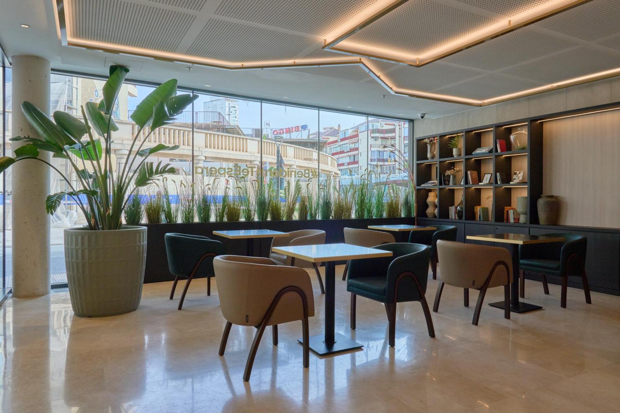 Hotel Bristol 4 Sup Benidorm Bagian luar foto