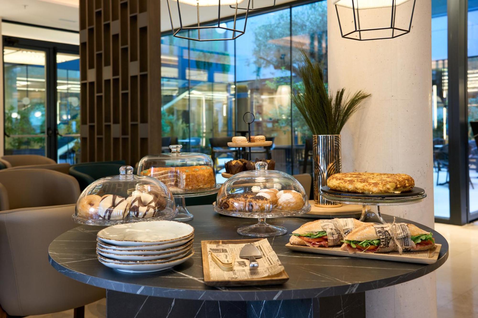 Hotel Bristol 4 Sup Benidorm Bagian luar foto